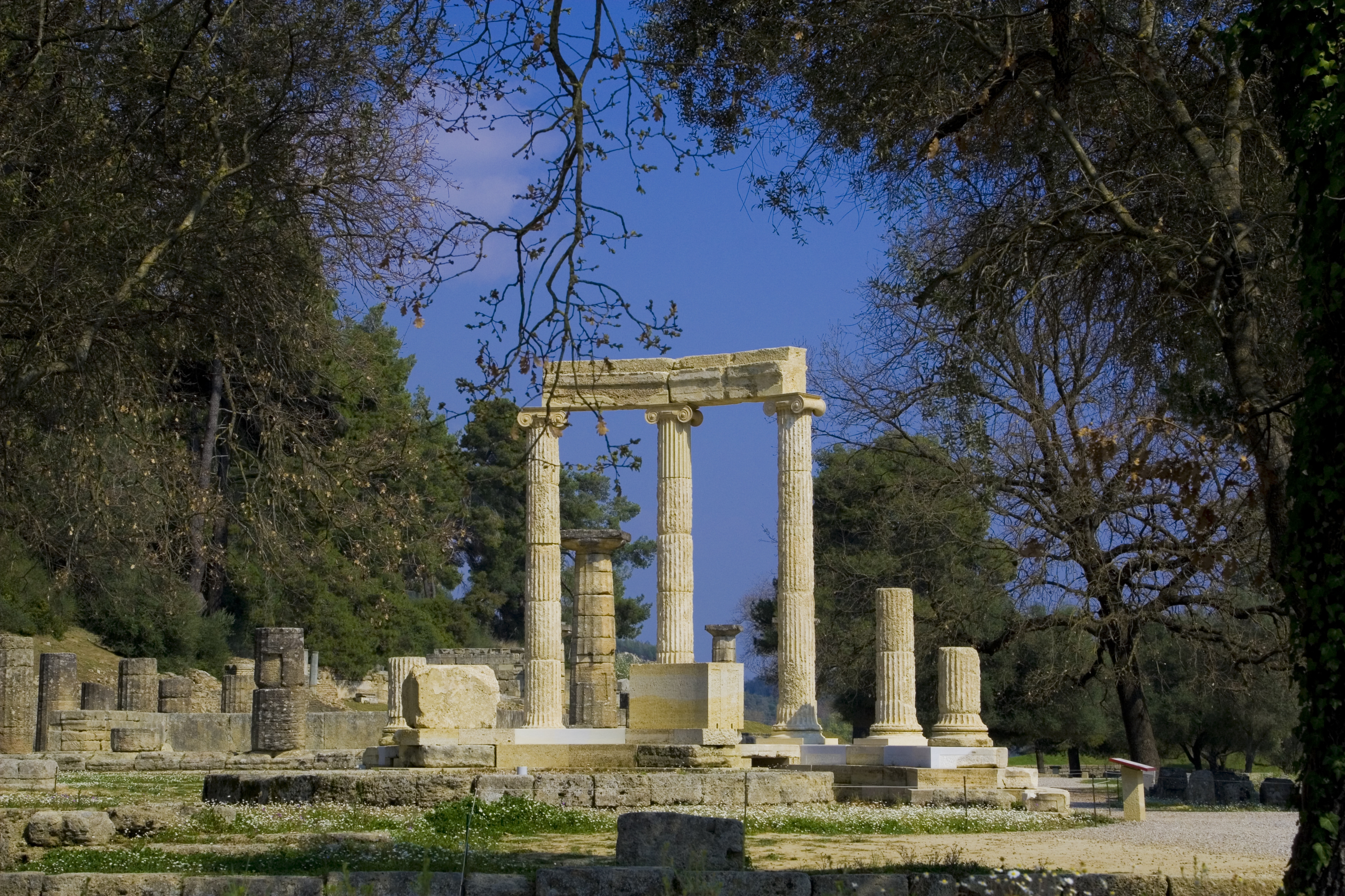 Atene + Tour Argolide, Olympia e Delfi + Minicrociera nel Golfo Saronico con volo da Roma o Milano